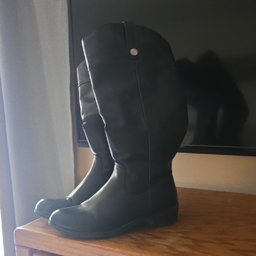 Classic Black Women's Tall Boots - Unbranded
